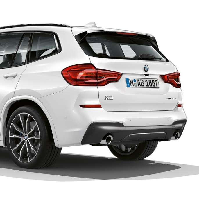 BMW X3 M40i, Modell M Sport, trefjärdedelsvy bakifrån BMW X3 M40i, Modell M Sport, trefjärdedelsvy bakifrån