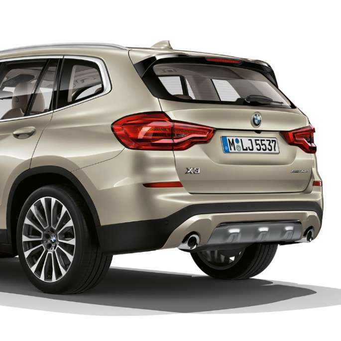 BMW X3 M40i, Modell Luxury Line, trefjärdedelsvy bakifrån BMW X3 M40i, Modell Luxury Line, trefjärdedelsvy bakifrån