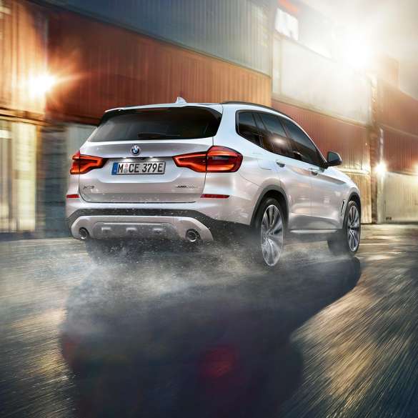 BMW X3 M40i, bild bakifrån med emblem BMW X3 M40i, bild bakifrån med emblem