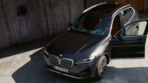 Plug-in hybridteknik BMW X3 xDrive30e G01 Sofistogrå 2021 Plug-in hybridteknik BMW X3 xDrive30e G01 Sofistogrå sedd snett framifrån 2021