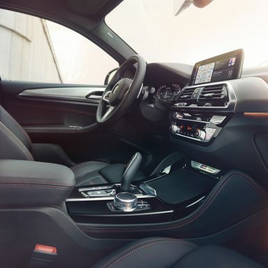 Högkvalitativ interiör BMW X4 Högkvalitativ interiör BMW X4 G02 2018 Kupé