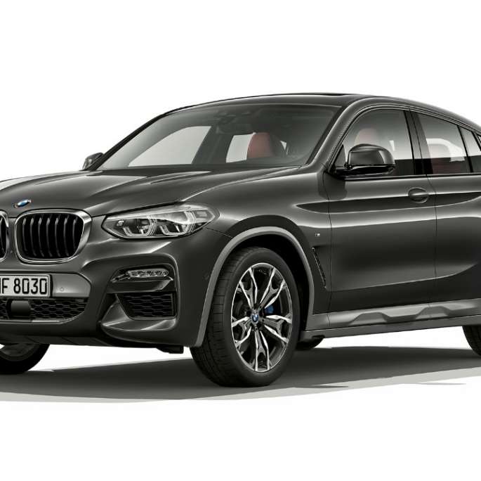 Trefjärdedelsvy framifrån BMW X4 Modell M Sport X BMW X4 xDrive30i Modell M Sport x G02 2018 Sophistogrå briljanteffekt trefjärdedelsvy framifrån
