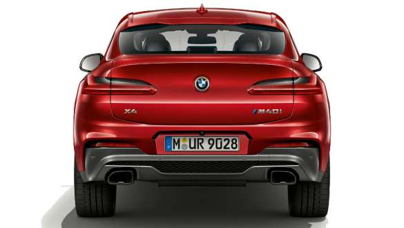 Bakparti och baklampor BMW X4 Bakparti och baklampor BMW X4 M40i G02 2018 Flamencoröd briljanteffekt sedd bakifrån