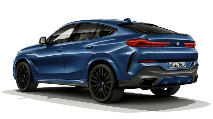 BMW X6 med M-sportpaket, bakparti. BMW X6 med M-sportpaket i trefjärdedelsvy bakifrån.