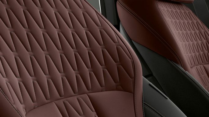 BMW X6 Individual-klädsel. BMW X6 Individual-interiör med fokus på klädsel.