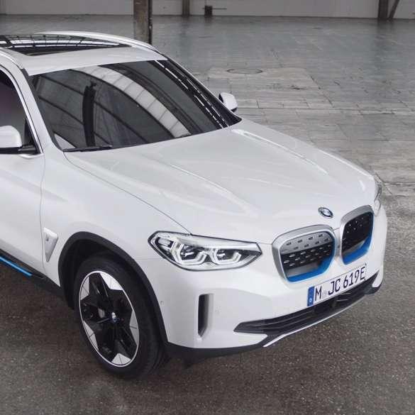 BMW iX3 G08 Exteriördesign Film BMW iX3 G08 2020 Mineralvit metallic Exteriördesign Film