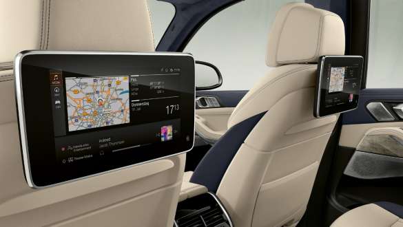 Infotainment Professional för baksätet Infotainment Professional för baksätet på baksidan av framsätenas ryggstöd, sett från sidan
