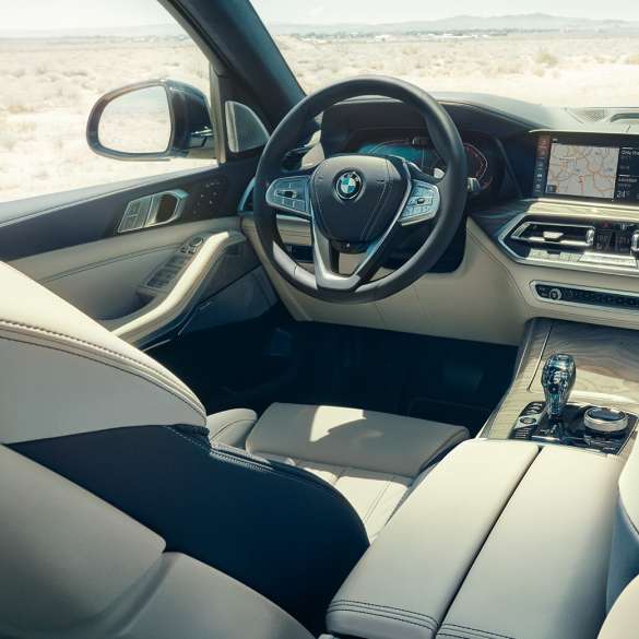 BMW X7, förarplats. BMW X7 Interiör, förarplats med sportläderratt, G07 2019