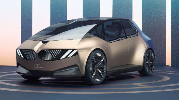 BMW i Vision Circular 2021 exteriördesign trefjärdedelsvy framifrån BMW i Vision Circular 2021 visionsfordon exteriördesign trefjärdedelsvy framifrån