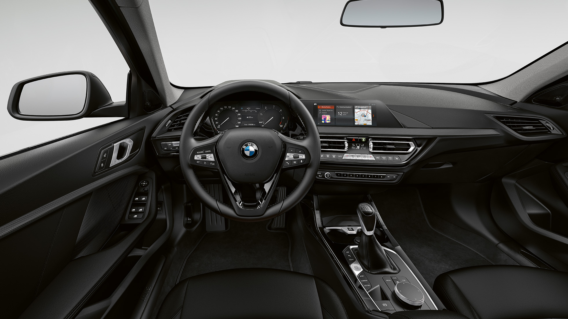 Lädersportratt. BMW 1-serie Modell Advantage, förarplats med läderratt.