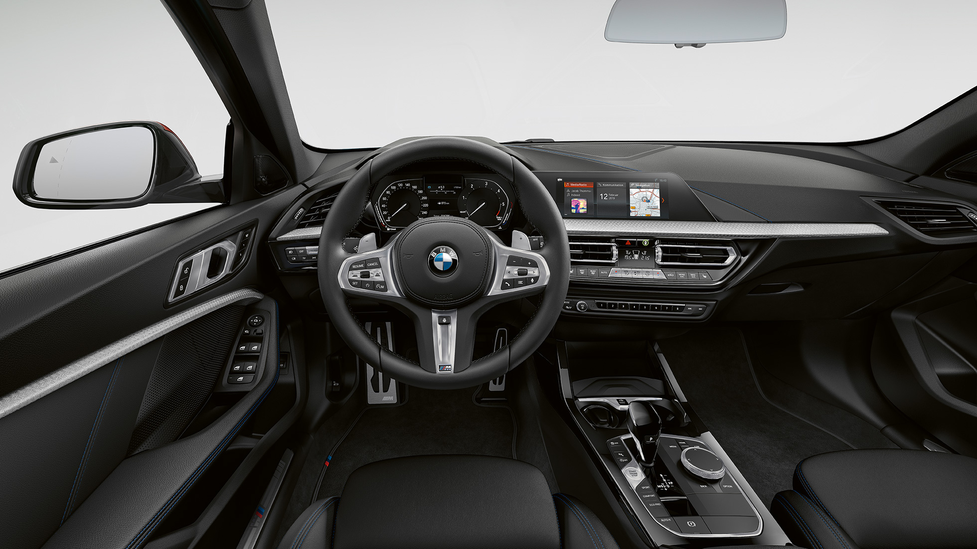 M lädersportratt. BMW 1-serie Modell M Sport, förarplats med M läderratt.