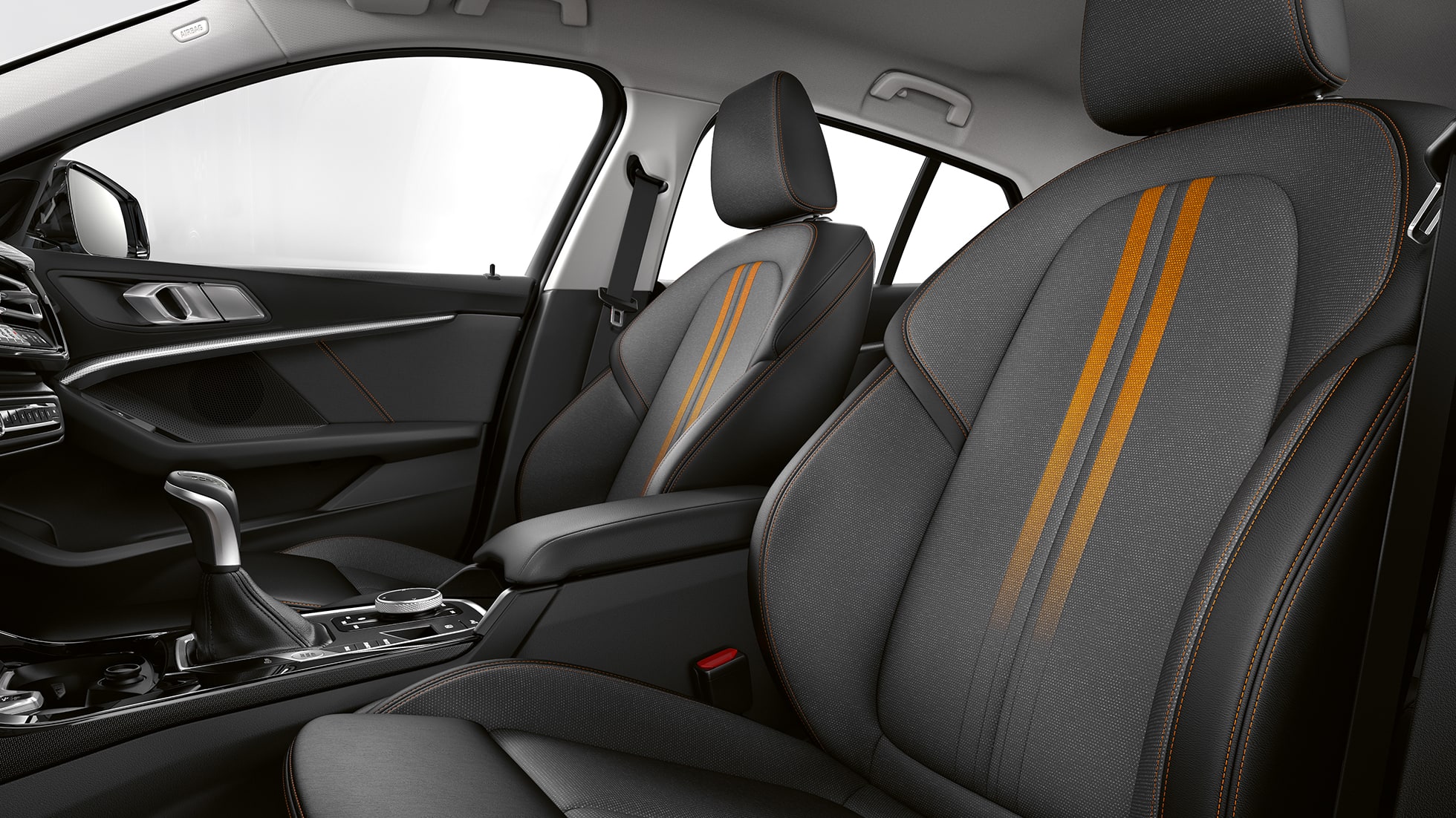 Sportstolar för förare och framsätespassagerare. BMW 1-serie Modell Sport Line, Interiör med sportstolar för förare och framsätespassageraren.