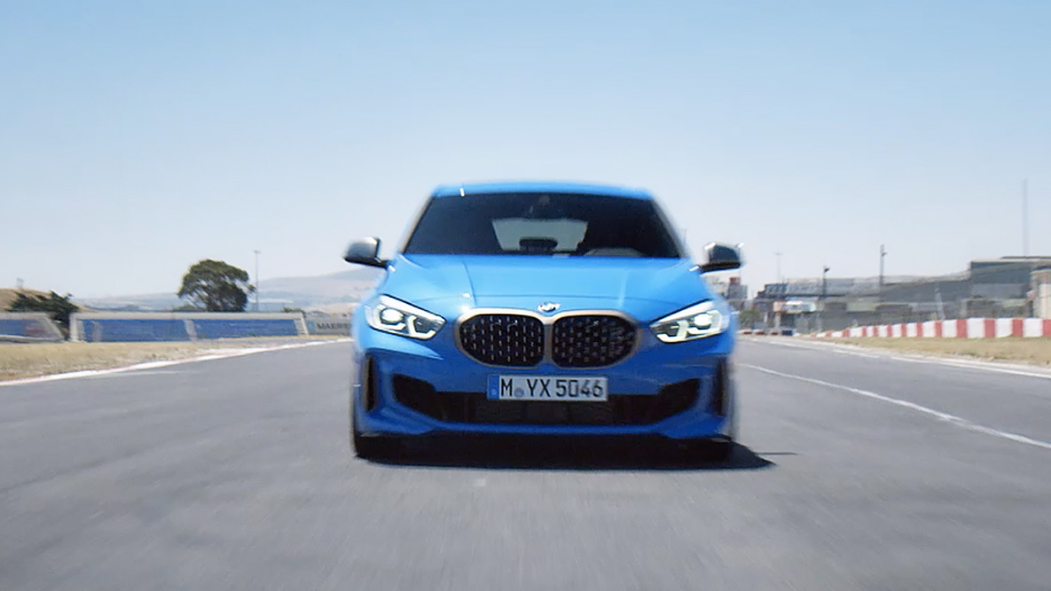 Drivgrepp och maximal körstabilitet. BMW 1-serie med hög dragkraft och körstabilitet.