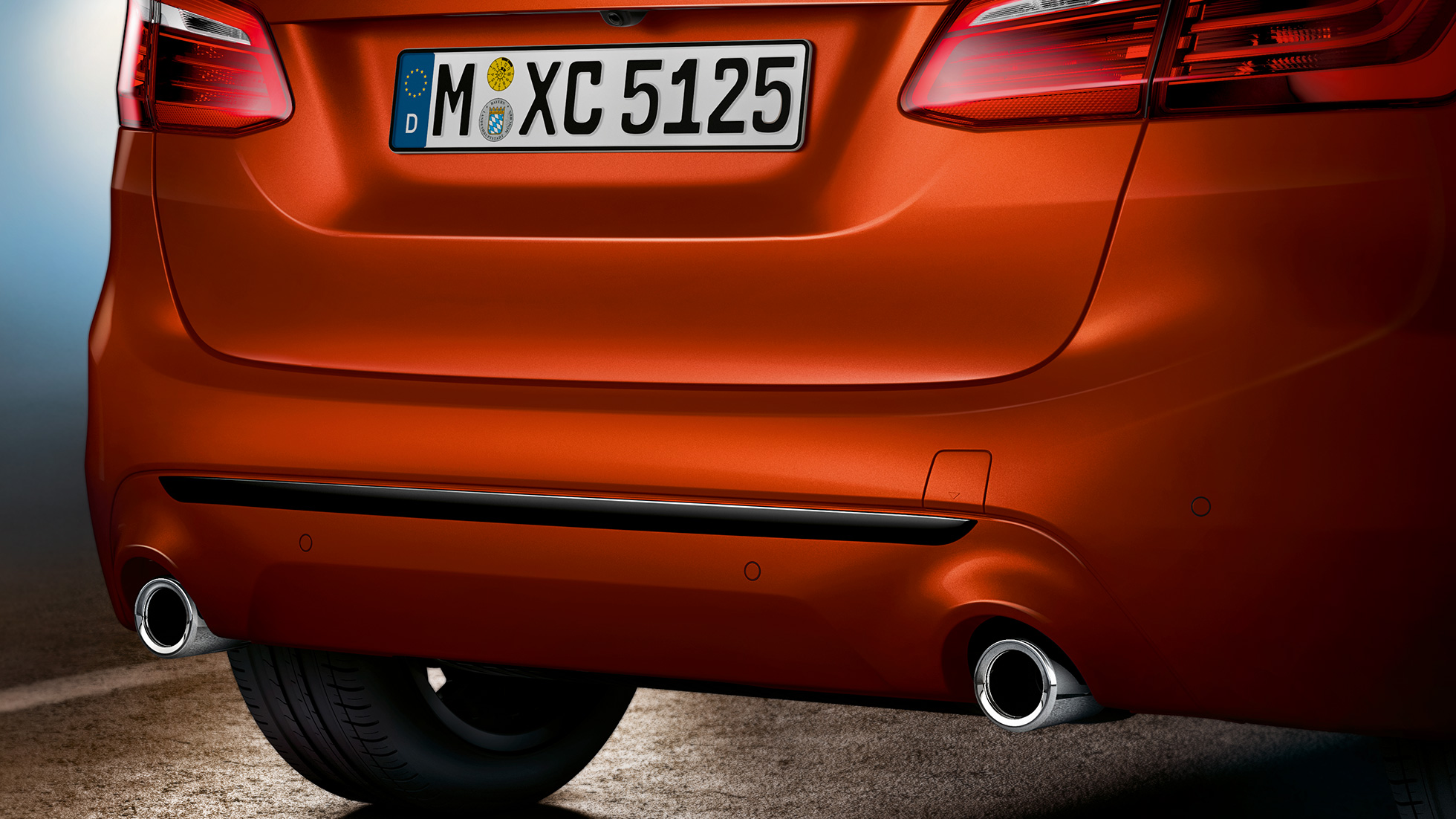 Bakparti BMW 2-serie Active Tourer Bakparti BMW 2-serie Active Tourer 220i F45 2018 Sunset Orange metallic närbild bakparti