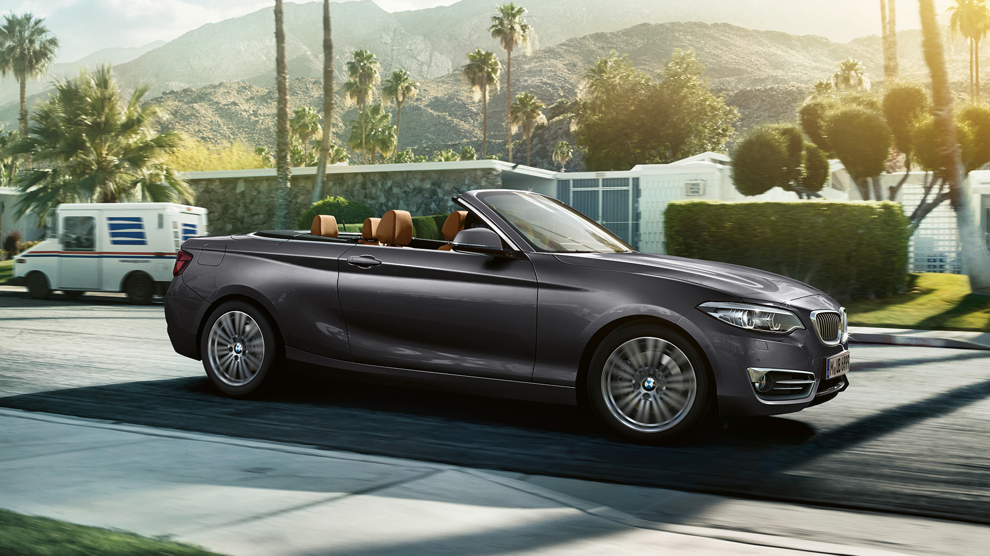 BMW 2-serie Cabriolet, bild på körande bil från sidan BMW 2-serie Cabriolet, bild på körande bil från sidan