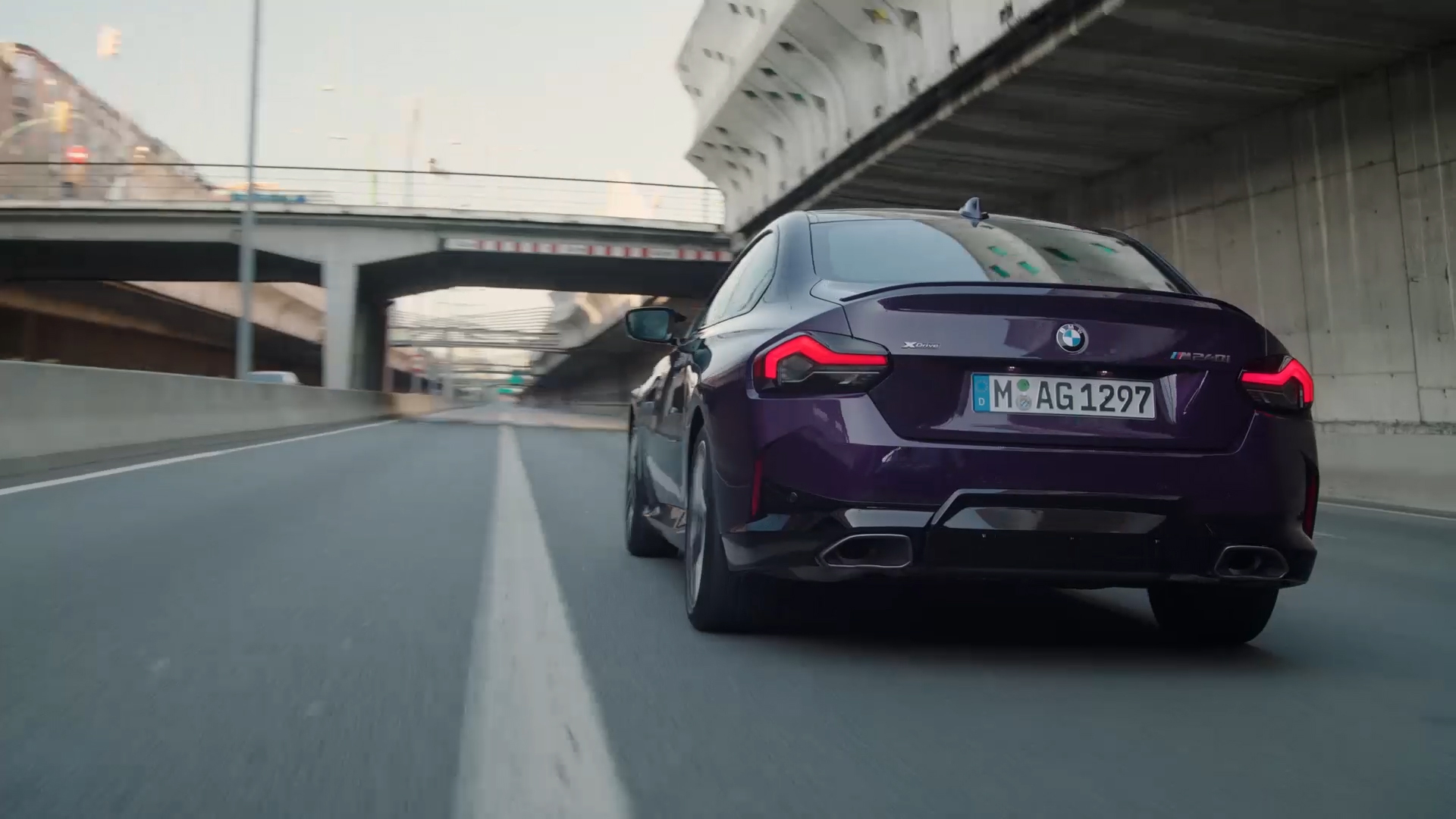 BMW 2-serie Coupé; G42 2021, Kördynamik i videon BMW 2-serie Coupé; G42 2021, Kördynamik i videon