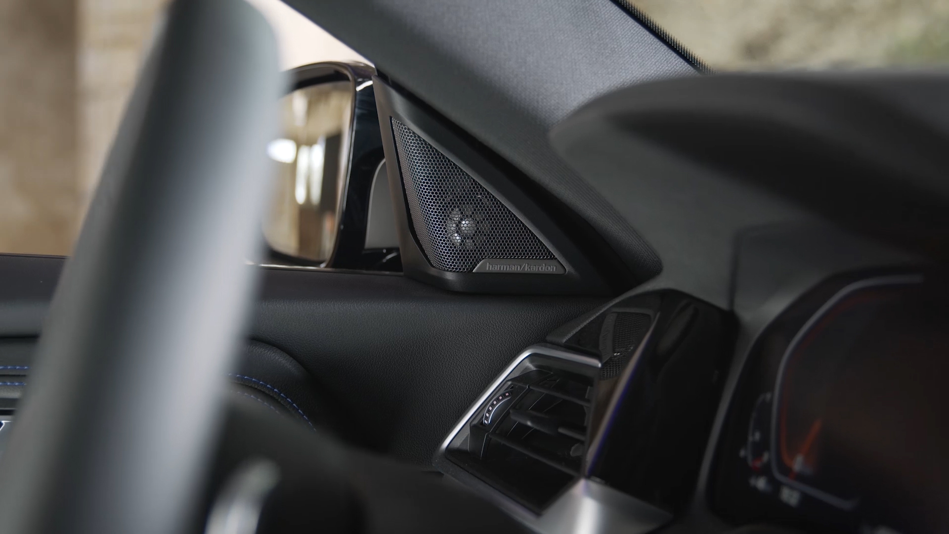 Intelligent Personal Assistant och Connected Music Intelligent Personal Assistant och Connected Music