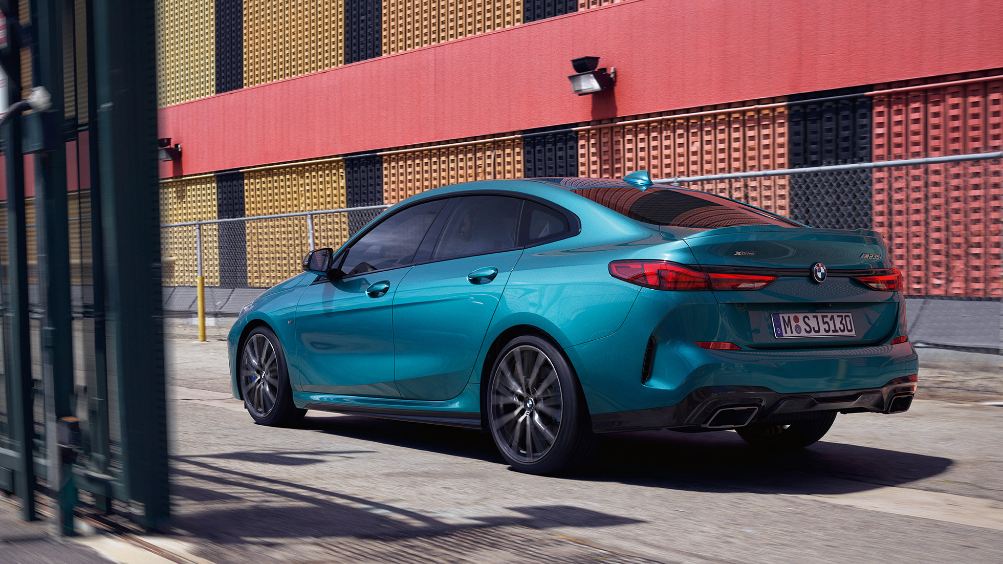 Video BMW 2-serie Gran Coupé Video BMW 2-serie Gran Coupé Snapper Rocks Blå metallic F44 exteriör