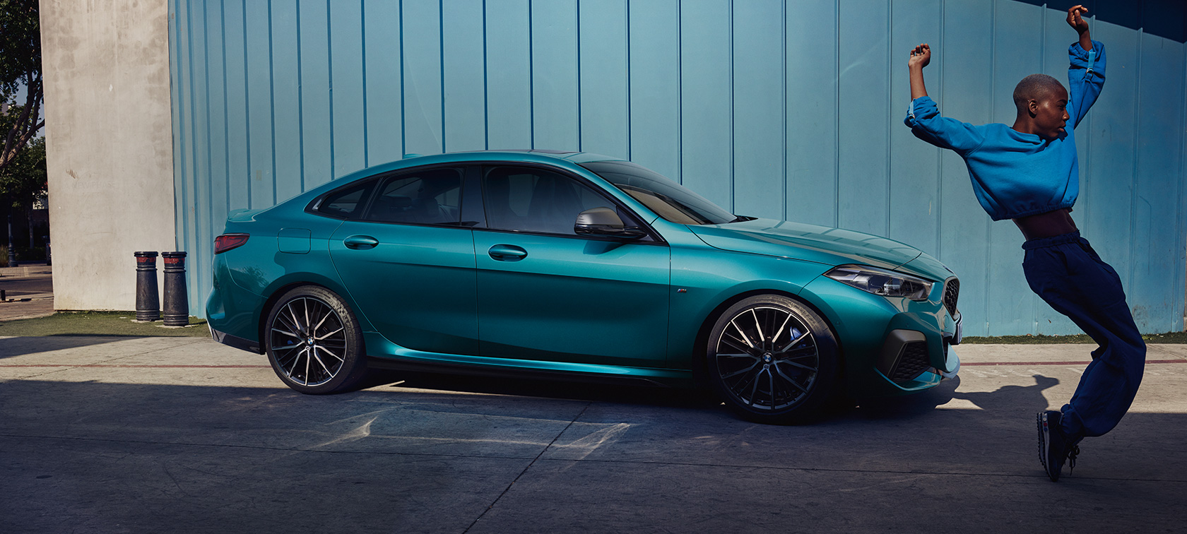 Erbjudanden och tjänster för BMW 2-serie Gran Coupé Erbjudanden och tjänster för BMW 2-serie Gran Coupé Snapper Rocks Blå metallic F44 sedd från sidan