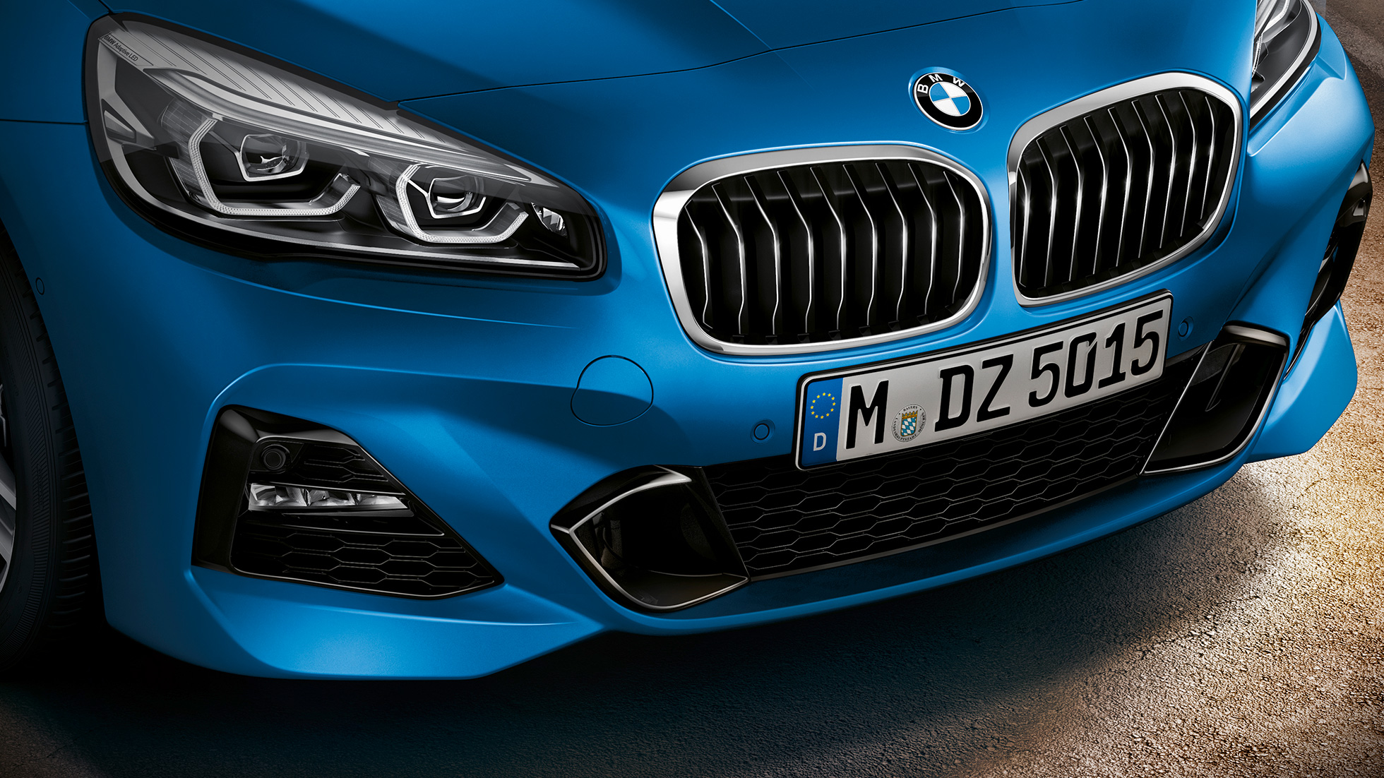 Dubbelnjure BMW 2-serie Gran Tourer Dubbelnjure BMW 2-serie Gran Tourer F46 Facelift 2018 Estorilblå metallic närbild front
