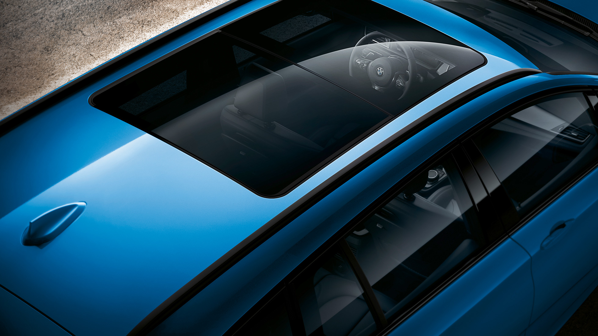 Panoramaglastak BMW 2-serie Gran Tourer Panoramaglastak BMW 2-serie Gran Tourer F46 Facelift 2018 Estorilblå metallic närbild