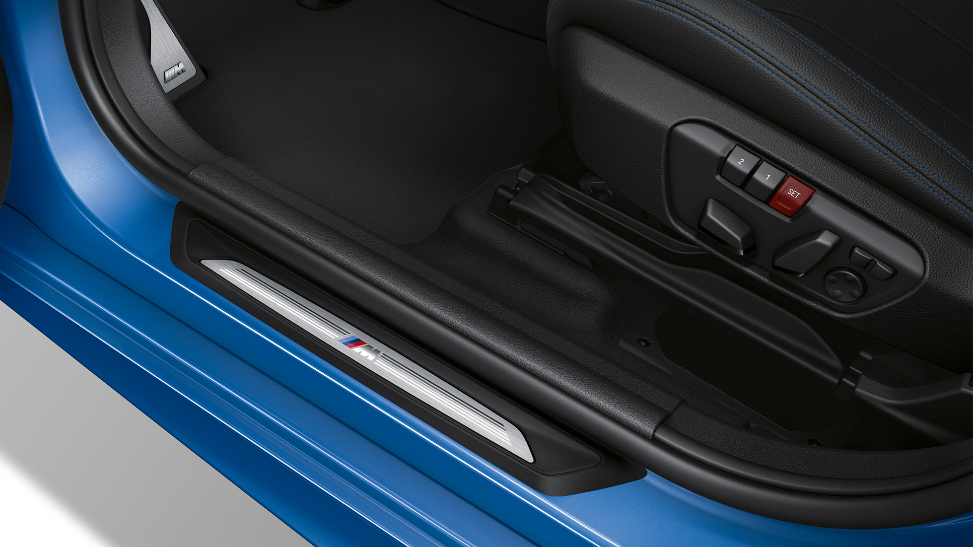 Instegslister BMW 2-serie Gran Tourer, Model M Sport Instegslister BMW 2-serie Gran Tourer 220d xDrive Model M Sport F46 2018 Estorilblå metallic närbild