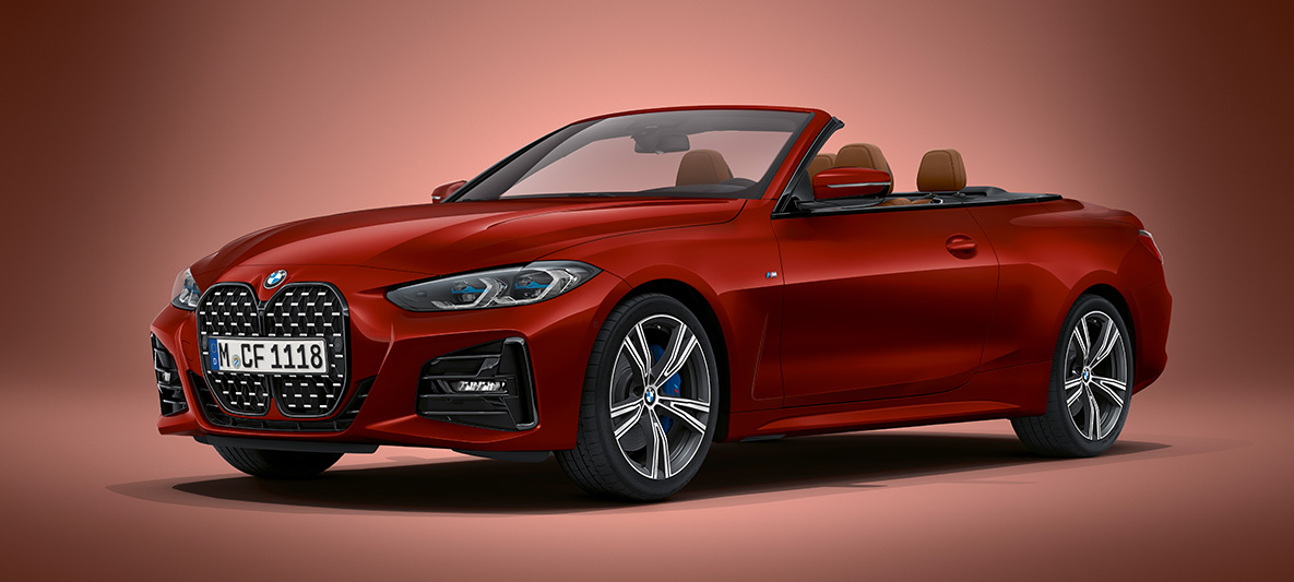 BMW Individual Aventurinröd metallic BMW 4-serie Cabriolet G23 2020 BMW 4-serie Cabriolet G23 2020 BMW Individual Aventurinröd metallic sedd snett framifrån parkerad