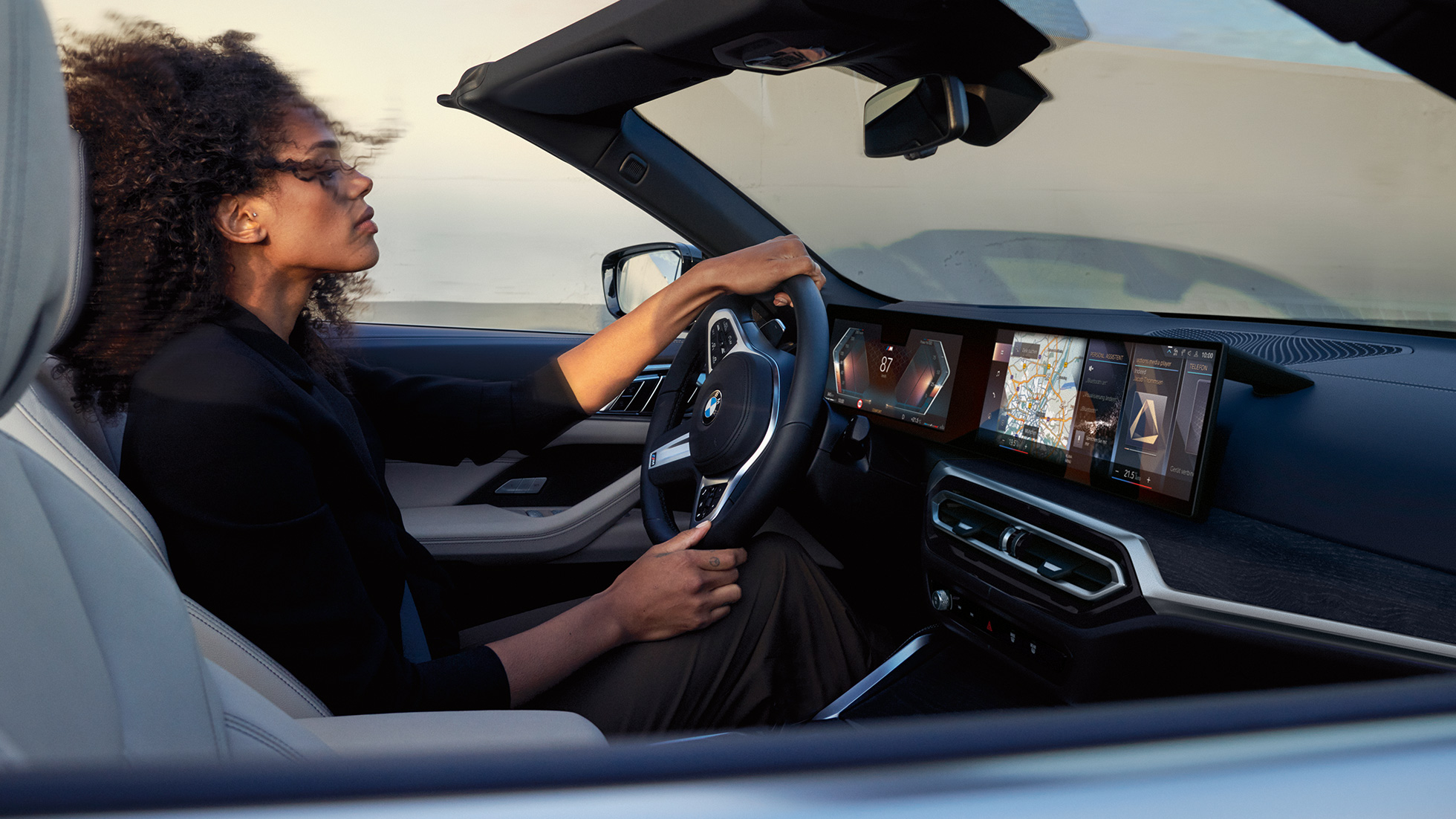 Förarplats BMW 4-serie Cabriolet G23 BMW 4-serie Cabriolet G23 2020 Kupé med ratt, instrumentbräda och Control Display