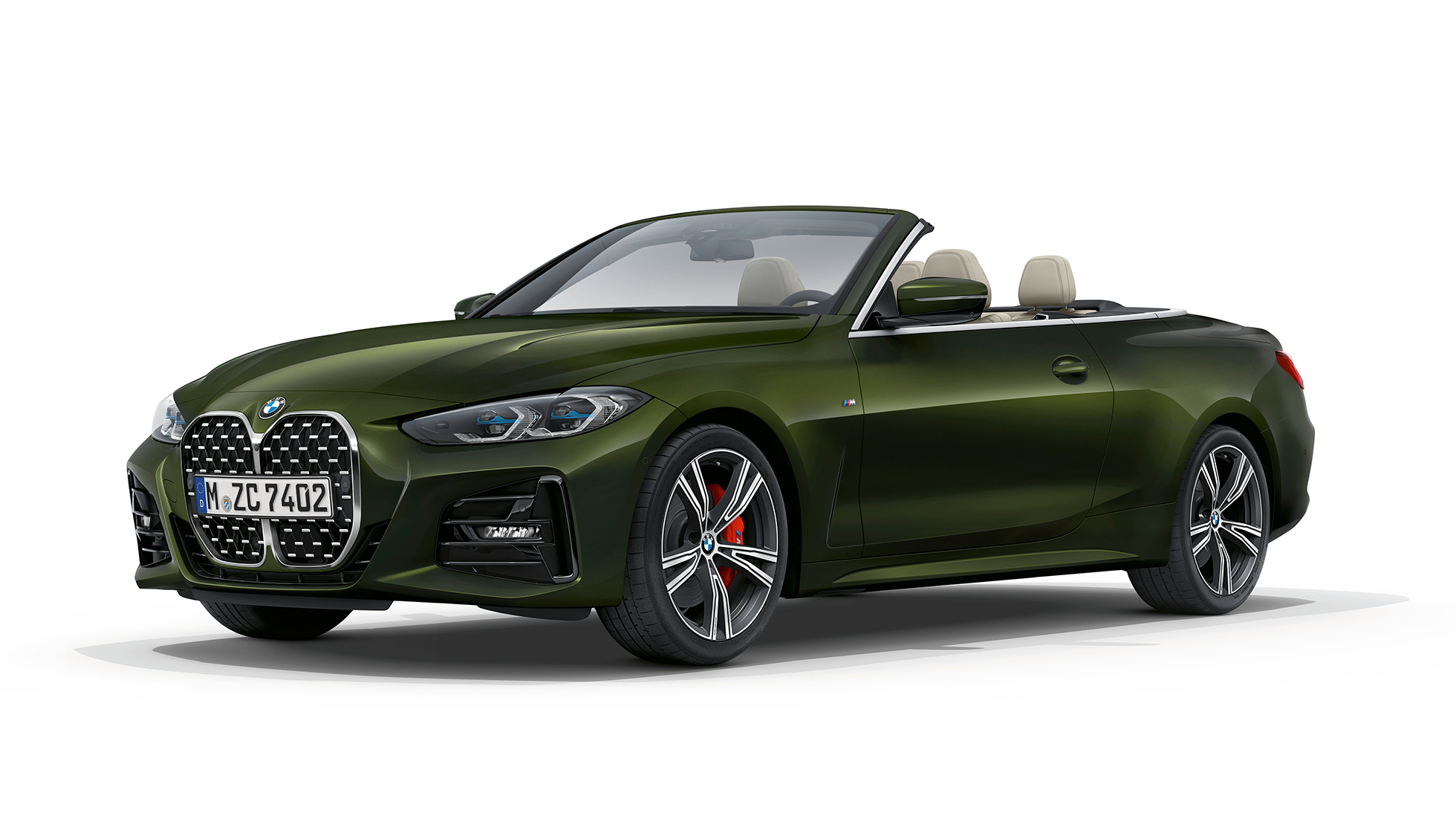 BMW 4-serie Cabriolet G23 2020 Modell M sport sedd snett framifrån BMW 4-serie Cabriolet G23 2020 Modell M sport Bluestone metallic sedd snett framifrån