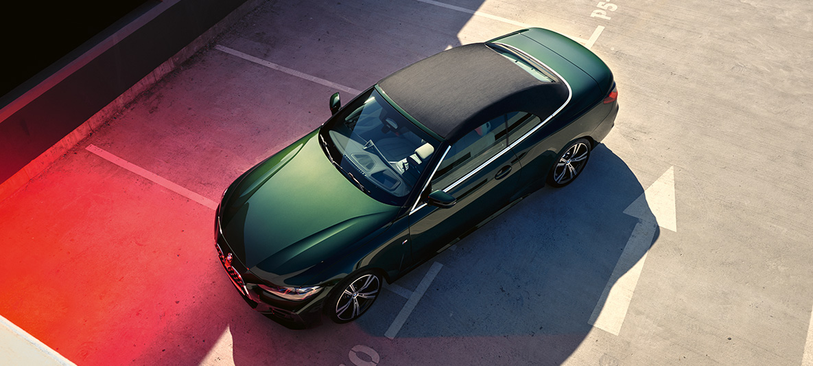 Softtop tygsufflett BMW 4-serie Cabriolet G23 2020 Softtop tygsufflett BMW 4-serie Cabriolet G23 2020 Sanremo Green metallic sedd ur fågelperspektiv