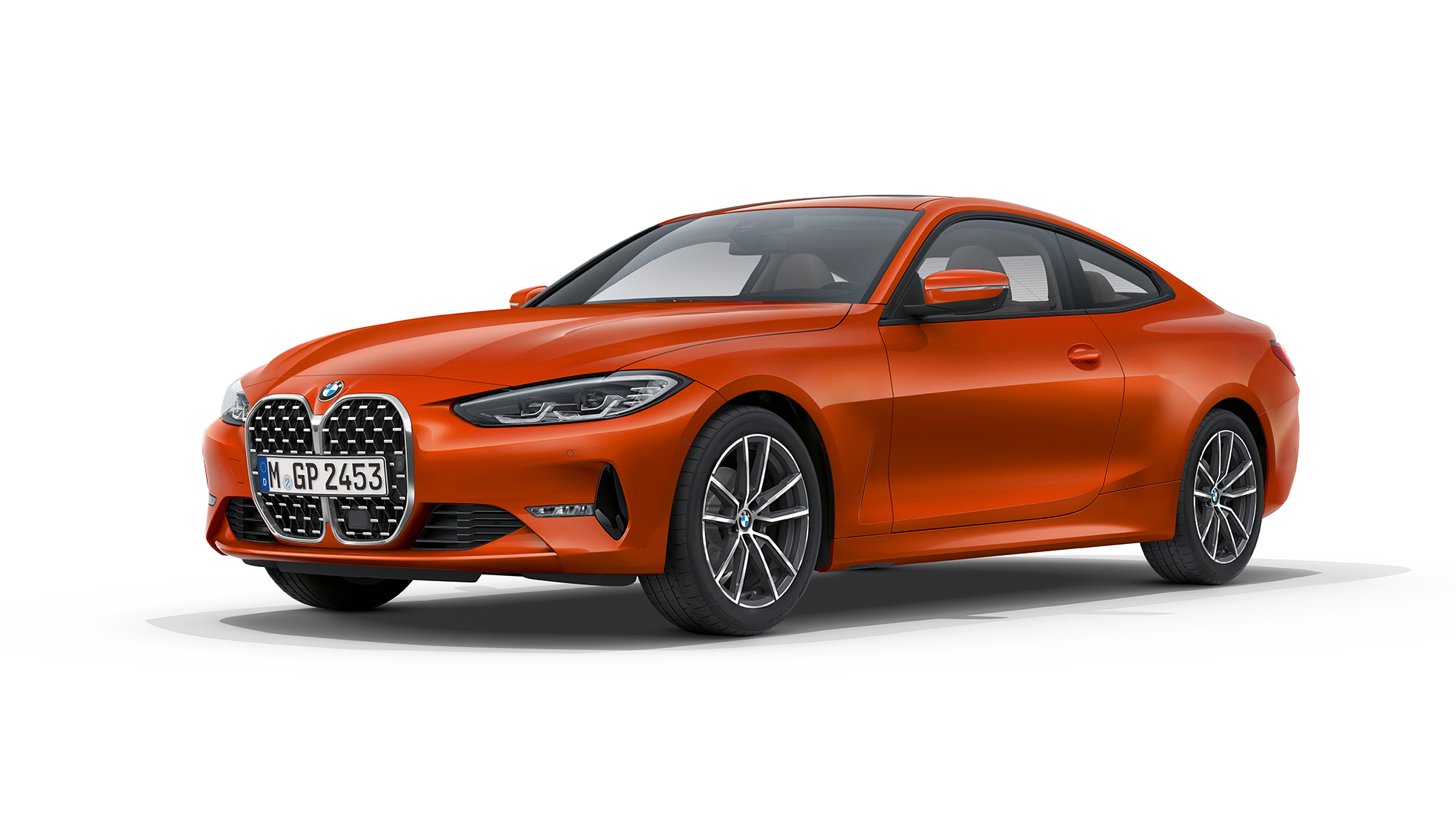 Trefjärdedelsvy framifrån BMW 4-serie Coupé Standardutrustning G22 2020 sedd snett bakifrån BMW 4-serie Coupé G22 2020 Standardutrustning Sunset Orange metallic sedd snett framifrån