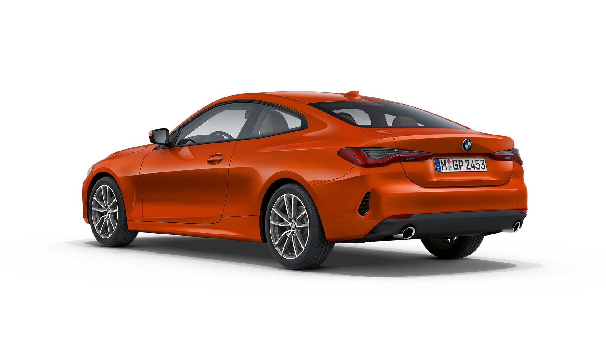 Trefjärdedelsvy bakifrån BMW 4-serie Coupé Standardutrustning G22 2020 BMW 4-serie Coupé F22 2020 Standardutrustning Sunset Orange metallic sedd snett bakifrån