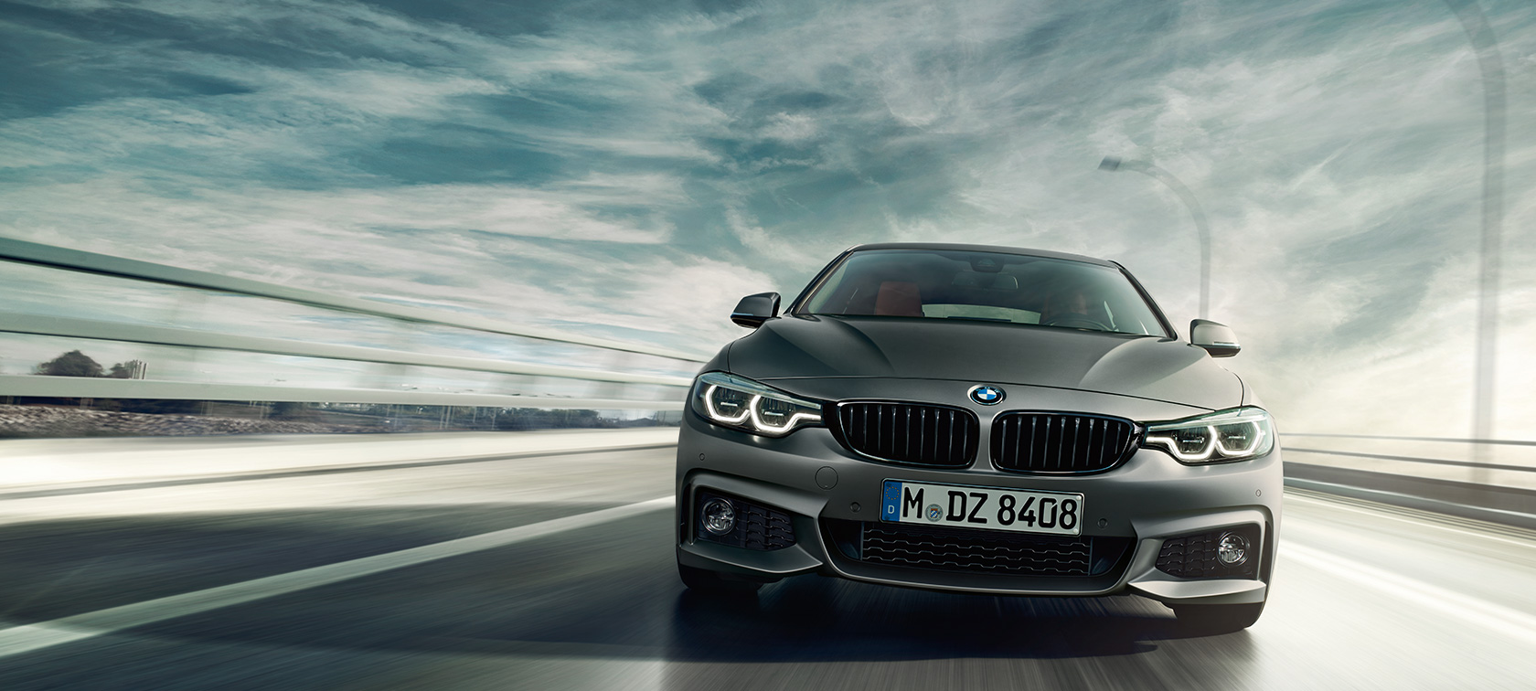 BMW 4-serie Gran Coupé bild på körande bil BMW 4-serie Gran Coupé bild på körande bil