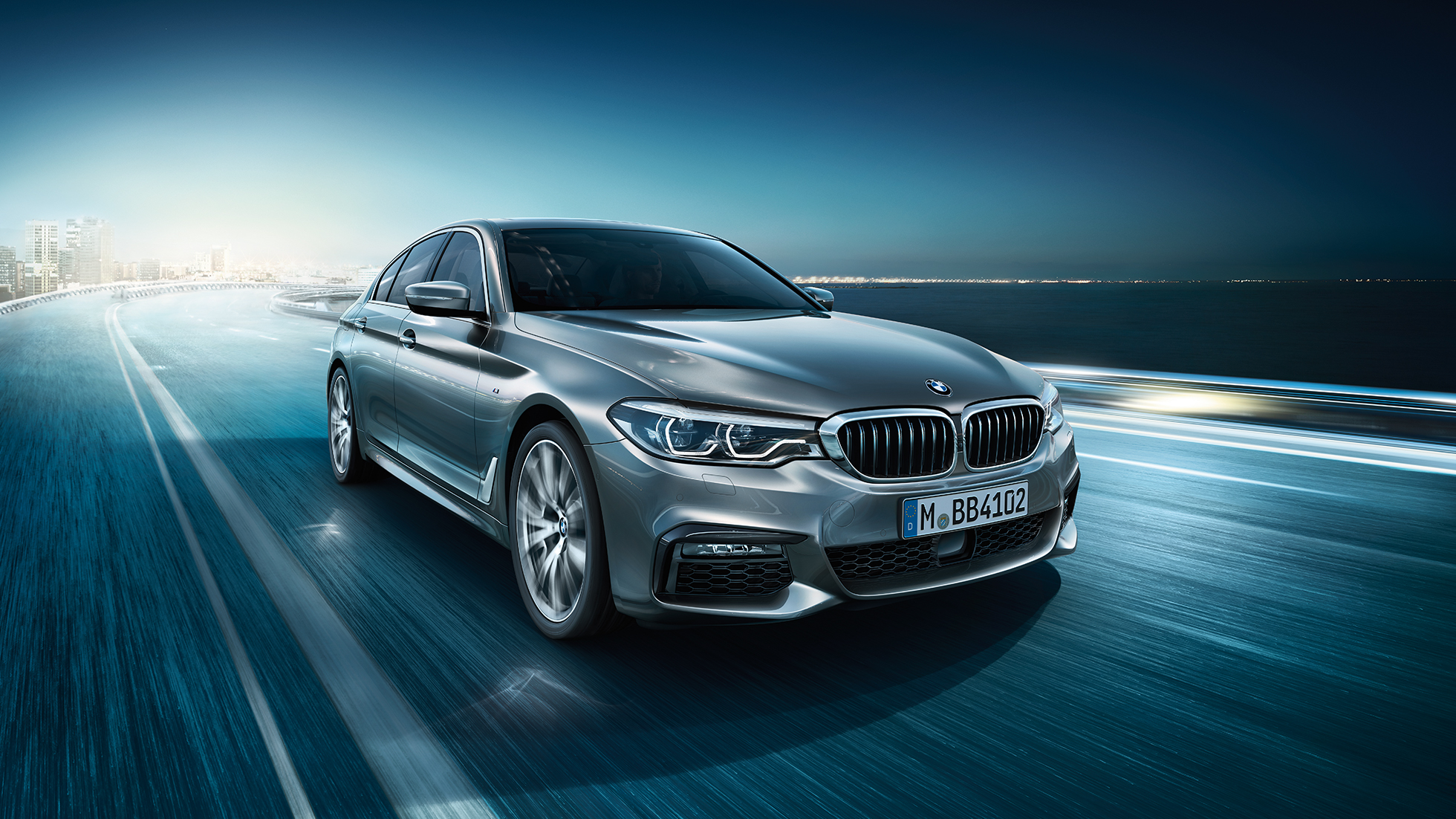Design BMW 5-serie Sedan BMW 5-serie Sedan 540i Sedan G30 Bluestone metallic trefjärdedelsvy framifrån