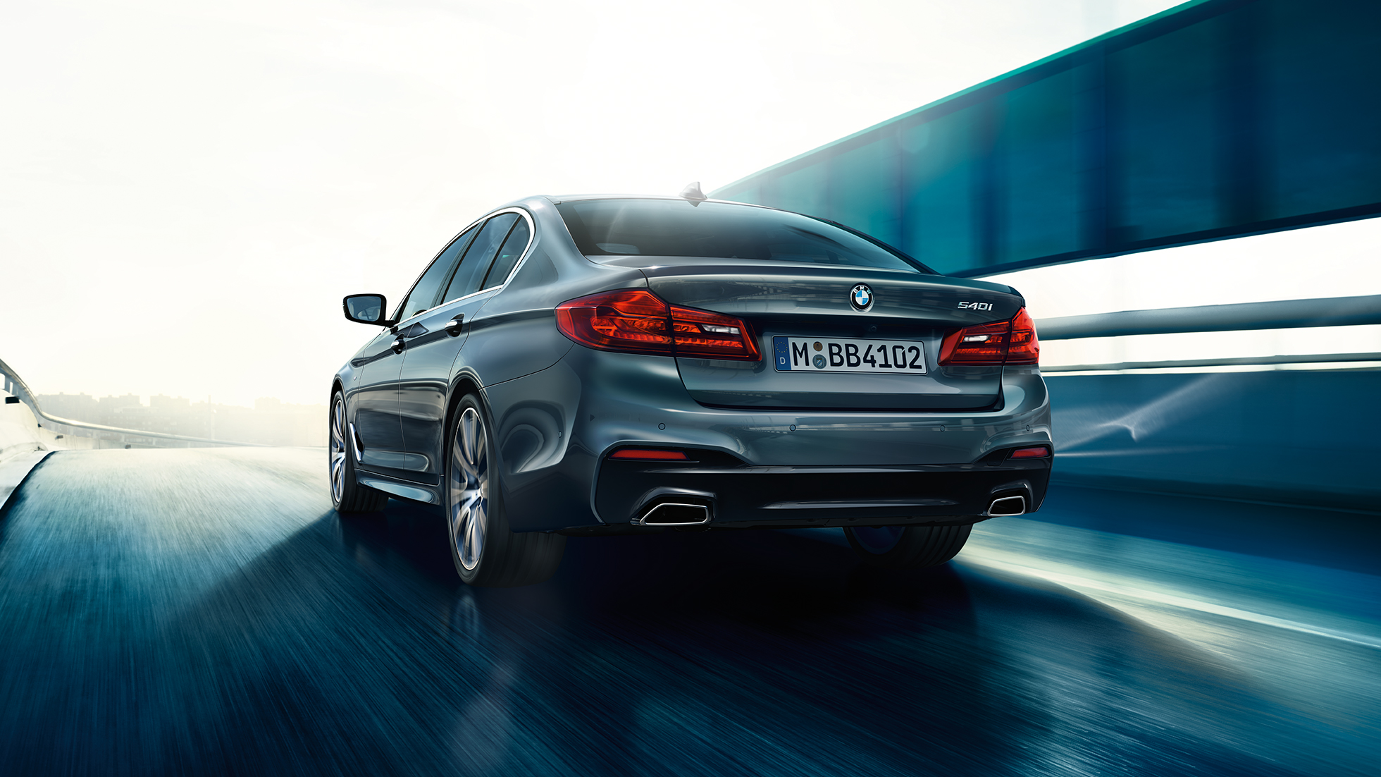 Bakparti BMW 5-serie Sedan BMW serie Sedan 540i Sedan G30 Bluestone metallic vy bakifrån