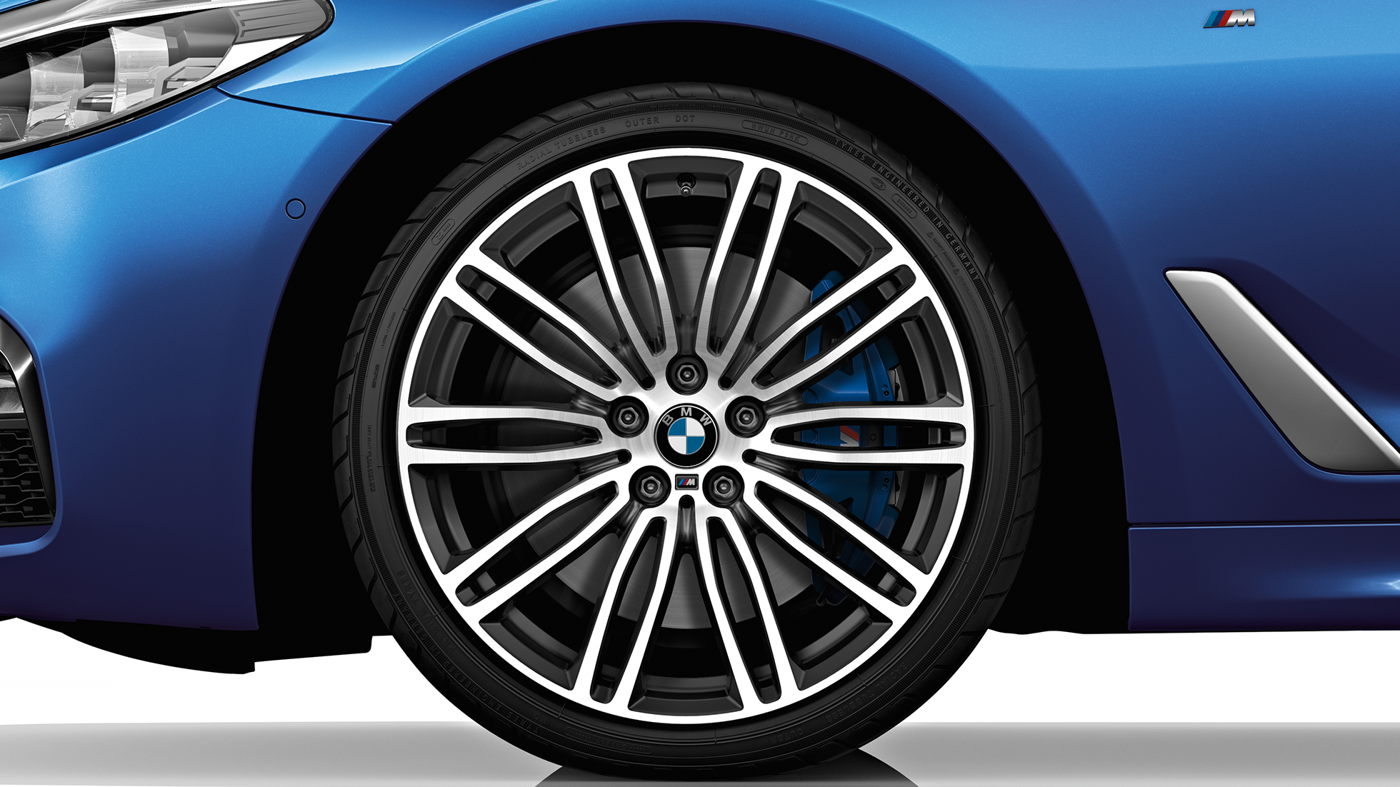 M sportpaket hjul BMW 5-serie Sedan 540i Sedan M sportpaket BMW 5-serie Sedan 540i Sedan G30 Mediterranean Blue metallic Hjul