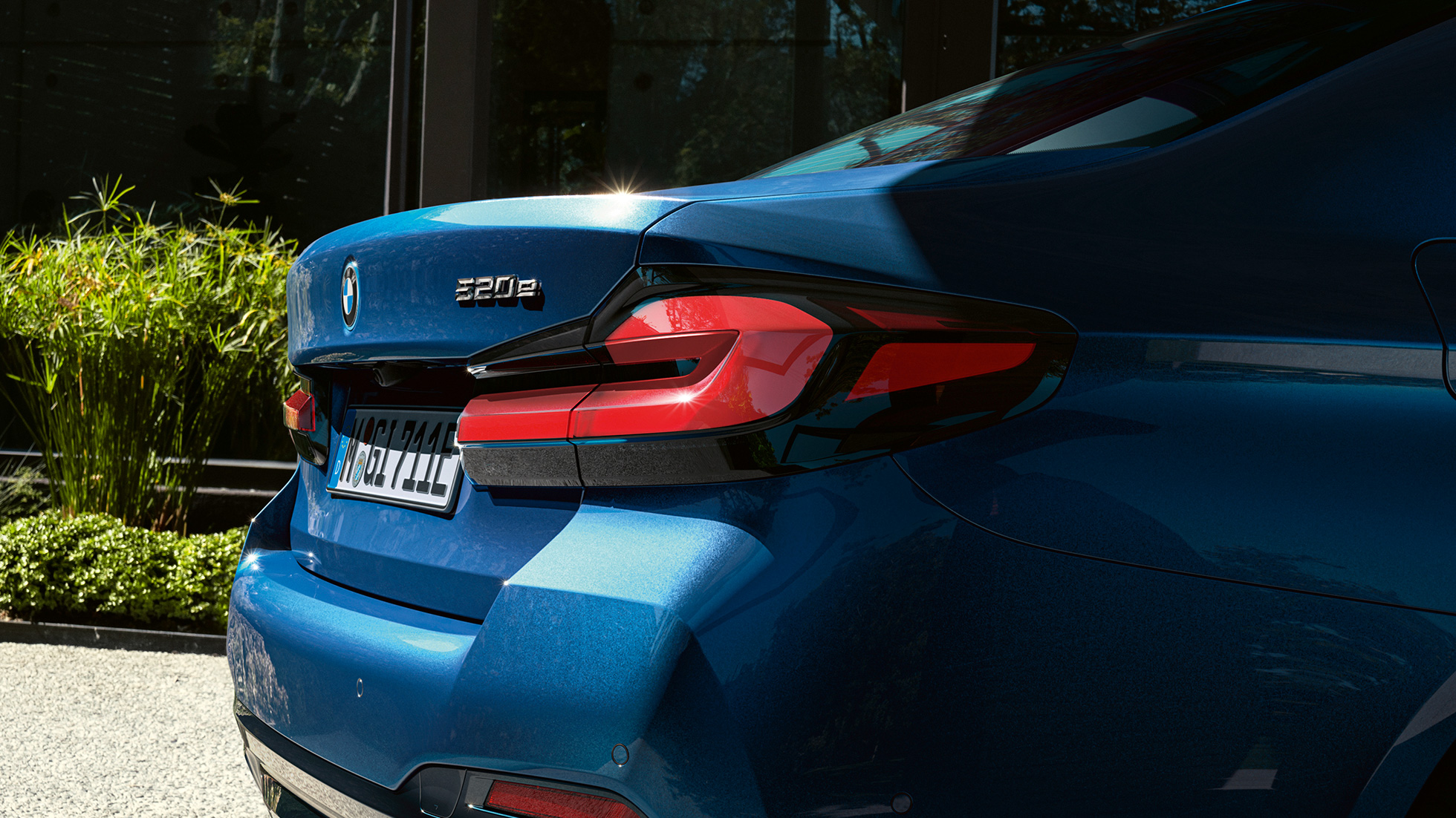Baklyktor i 3D-form BMW 5-serie Sedan G30 Baklyktor i 3D-form BMW 5-serie Sedan G30 Facelift 2020 Phytonicblå närbild bakparti
