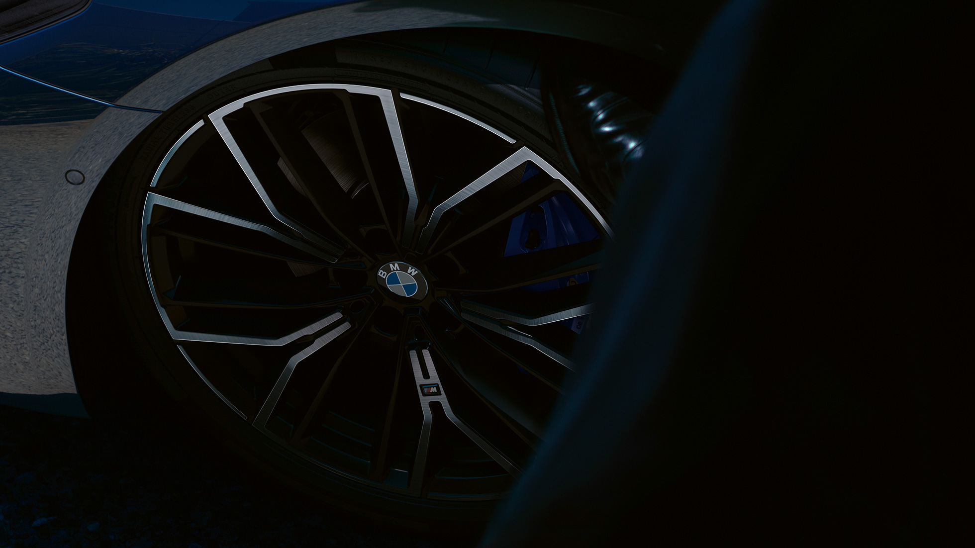 M lättmetallfälg Y-eker 846 M Bicolor BMW 5-serie Sedan G30 M lättmetallfälg Y 846 M BMW 5-serie Sedan G30 Facelift 2020 Phytonicblå närbild