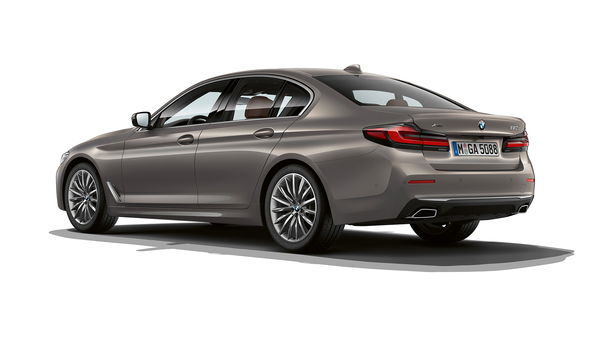 BMW 5-serie Sedan G30 Luxury Line bakparti BMW 5-serie Sedan 540d G30 2020 Luxury Line i Berninagrå trefjärdedelsvy bakifrån
