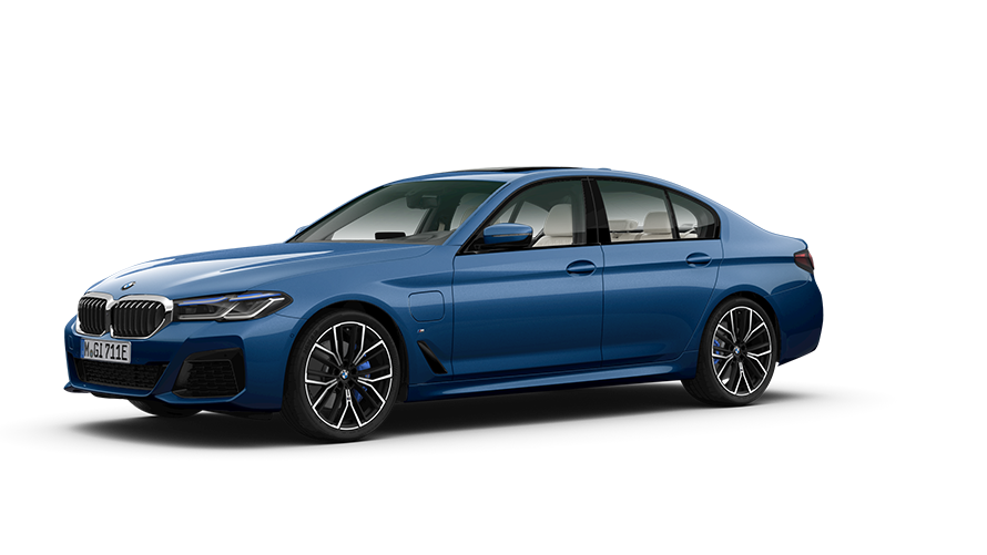 BMW 5-serien Sedan (G30) parkerad snett framifrån BMW 5-serien Sedan (G30) parkerad snett framifrån