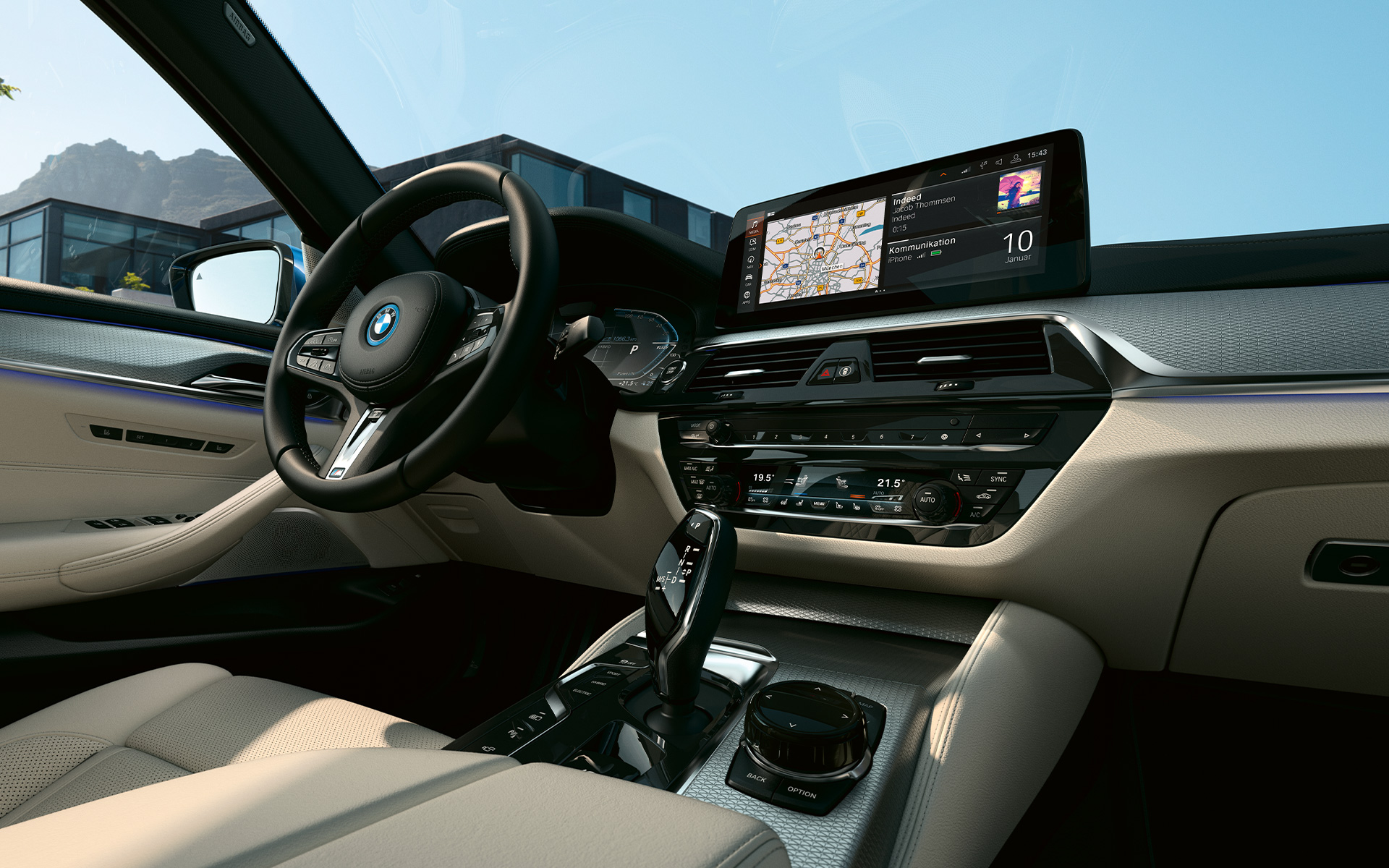 Interiör BMW 5-serie Sedan G30 Informationsdisplay och lädersportratt med multifunktion och växelpaddlar BMW 5-serie Sedan G30 Facelift 2020 Interiör