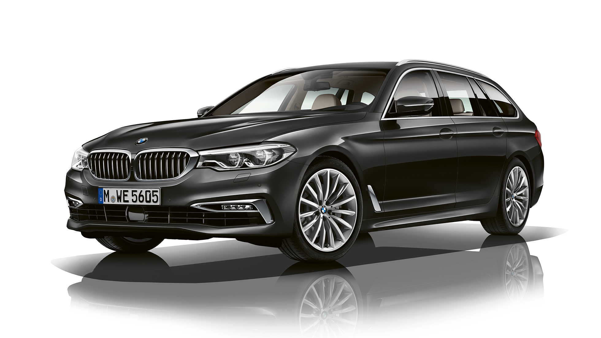 Luxury Line trefjärdedelsvy framifrån BMW 5-serie Touring Luxury Line BMW 5-serie Touring 540i xDrive Touring G31 Sophistogrå briljanteffekt metallic trefjärdedelsvy framifrån