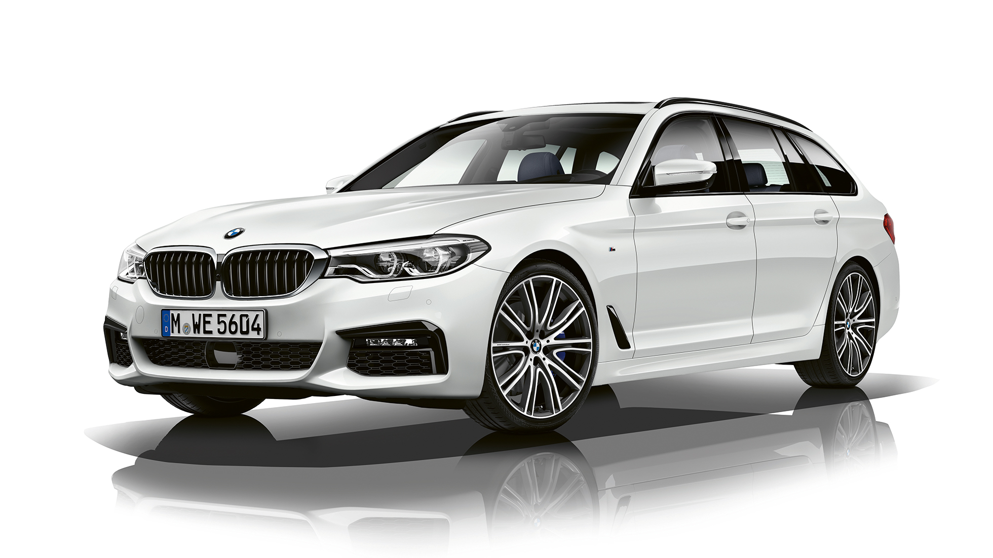 M sportpaket trefjärdedelsvy framifrån BMW 5-serie Touring M sportpaket BMW 5-serie Touring 530d xDrive Touring G31 Alpinvit trefjärdedelsvy framifrån