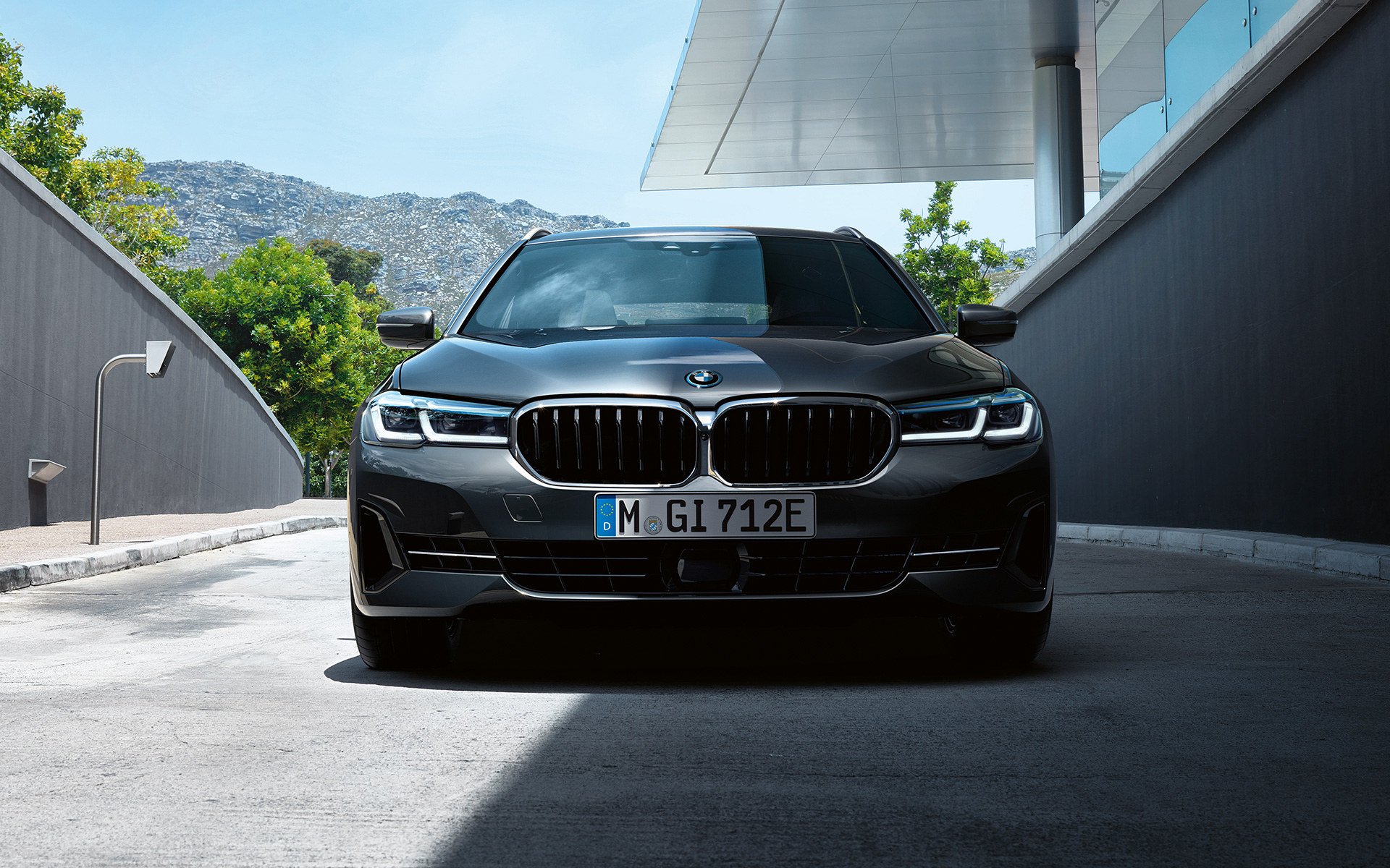 BMW njure och frontspoiler BMW 5-serien Touring G31 LCI BMW njure och frontspoiler BMW 5-serie Touring G31 Facelift 2020 Sofistogrå front