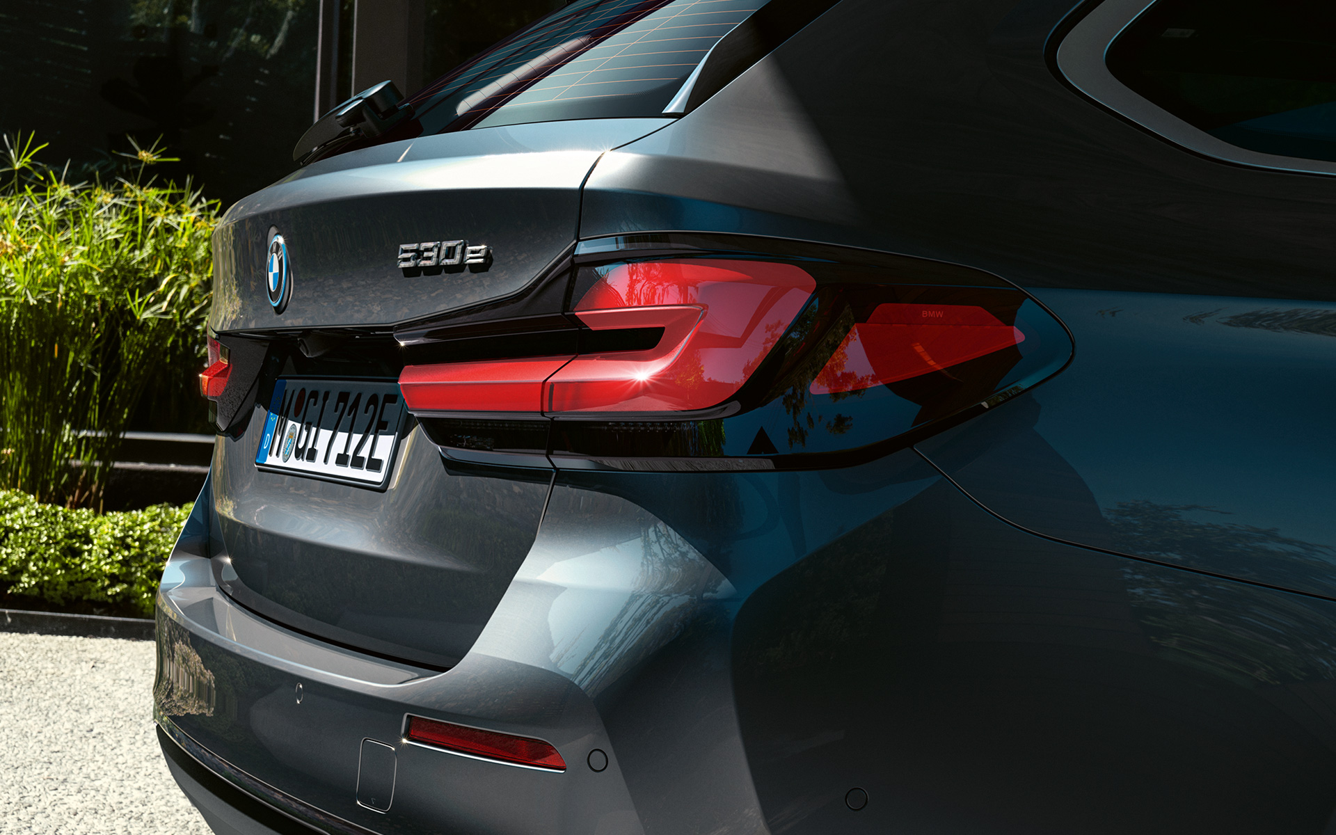 Baklyktor i 3D-form BMW 5-serie Touring G31 LCI Baklyktor BMW 5-serie Touring G31 Facelift 2020 Sofistogrå närbild bakparti