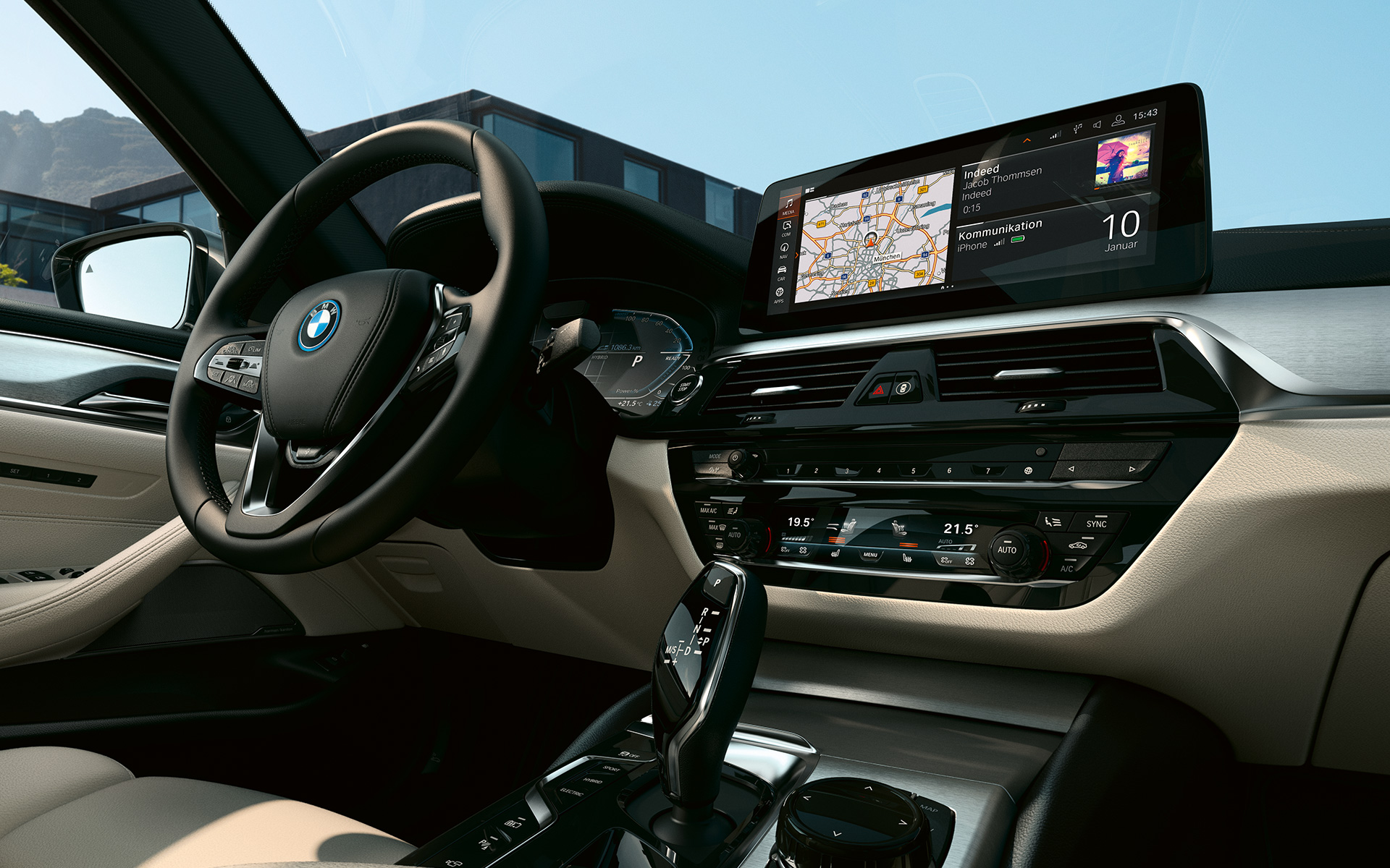 Förarplats BMW 5-serie Touring G31 LCI LCFI 4K9 Förarplats BMW 5-serie Touring G31 Facelift 2020 Interiör läder Dakota Elfenbensvit med exklusiv-/tubsöm i kontrastfärg | Svart, interiörlister Aluminium finslipad med accentlist Pärlglanskrom