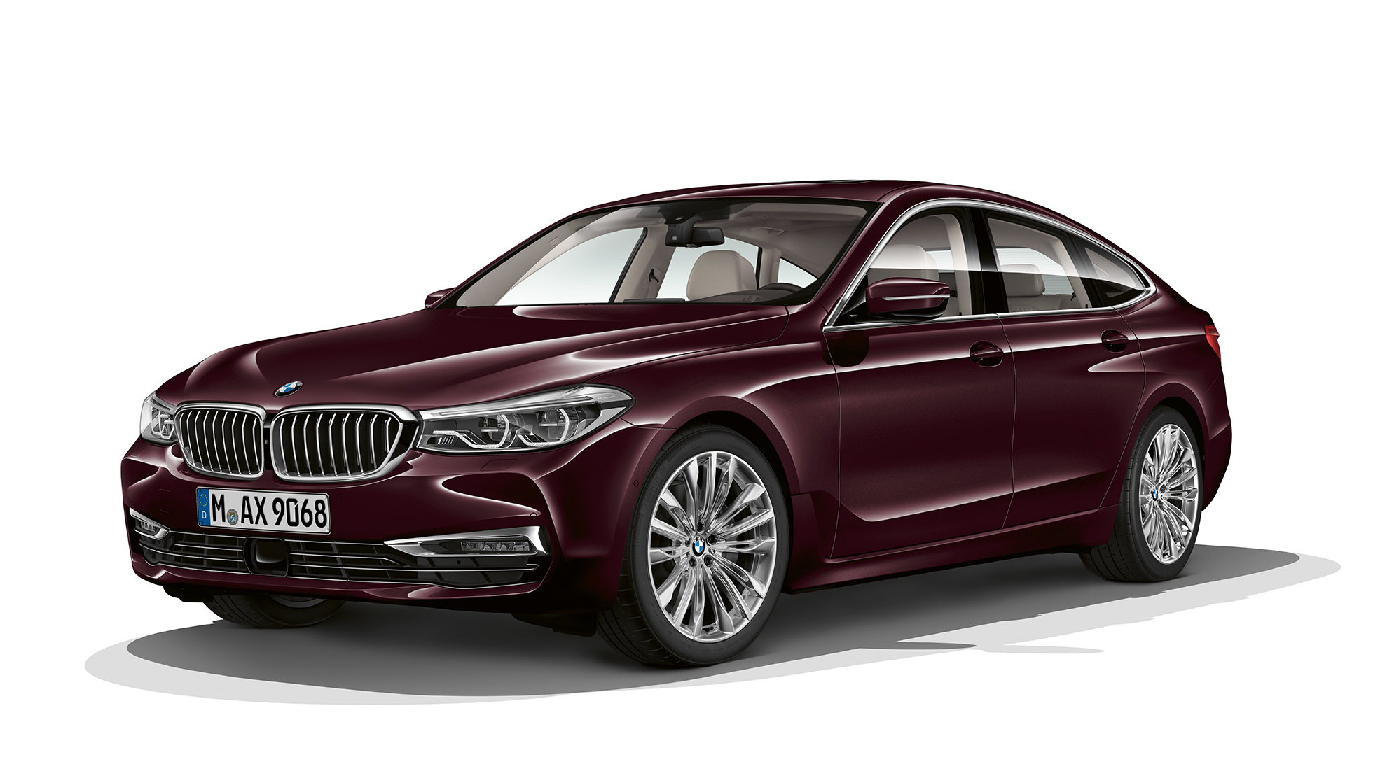 BMW 6-serie Gran Turismo G32 Luxury Line trefjärdedelsvy framifrån BMW 6-serie Gran Turismo G32 2017 Luxury Line Royal Burgundy Red trefjärdedelsvy framifrån