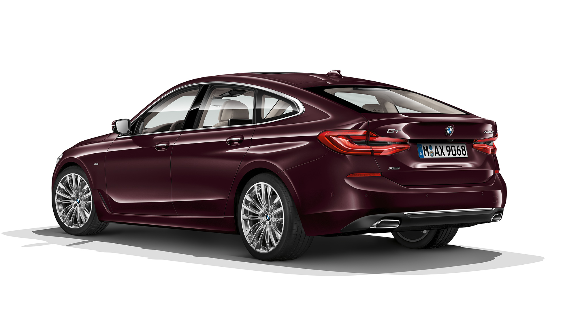 BMW 6-serie Gran Turismo G32 Luxury Line trefjärdedelsvy bakifrån BMW 6-serie Gran Turismo G32 2017 Luxury Line Royal Burgundy Red trefjärdedelsvy bakifrån