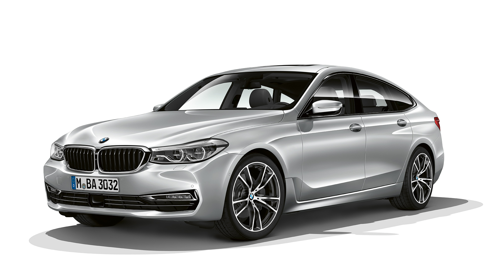 BMW 6-serie Gran Turismo G32 Sport Line trefjärdedelsvy framifrån BMW 6-serie Gran Turismo G32 2017 Sport Line Glaciärsilver metallic trefjärdedelsvy framifrån