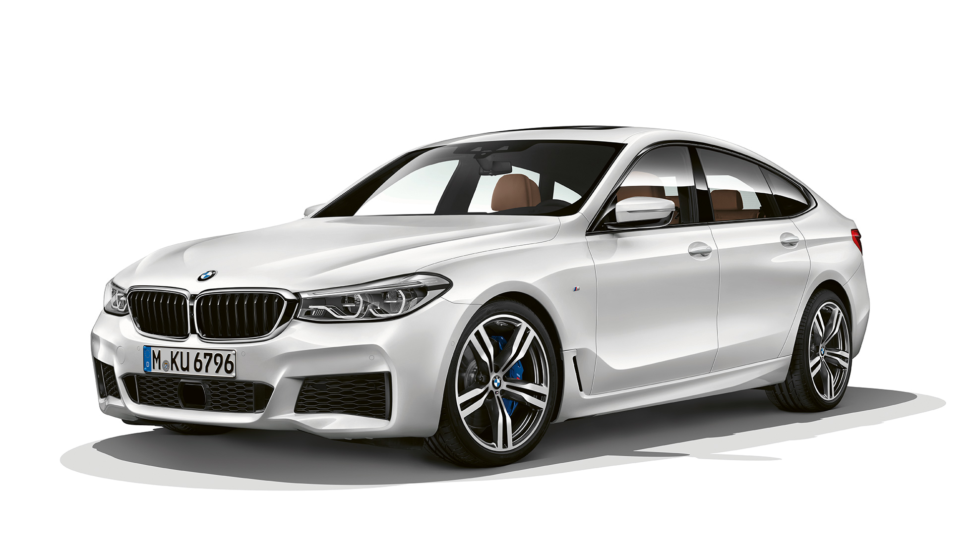 BMW 6-serie Gran Turismo G32 M sportpaket trefjärdedelsvy framifrån BMW 6-serie Gran Turismo G32 2017 M sportpaket Mineralvit metallic trefjärdedelsvy framifrån